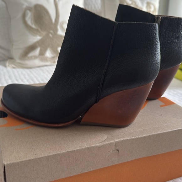 Kork ease wedge booties slightly worn 7.5 B - Picture 2 of 4